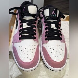 Nike Air Sneakers in Pink and White